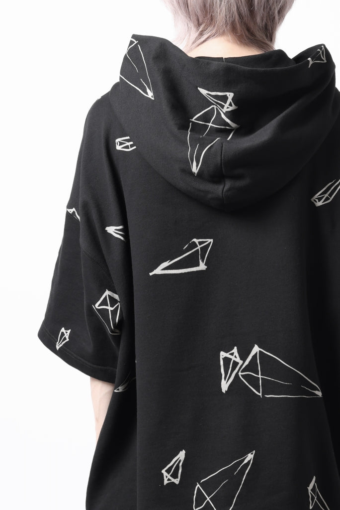 A.F ARTEFACT PYRA PATTERN PRINT SWEAT HOODIE SHORT SLEEVE