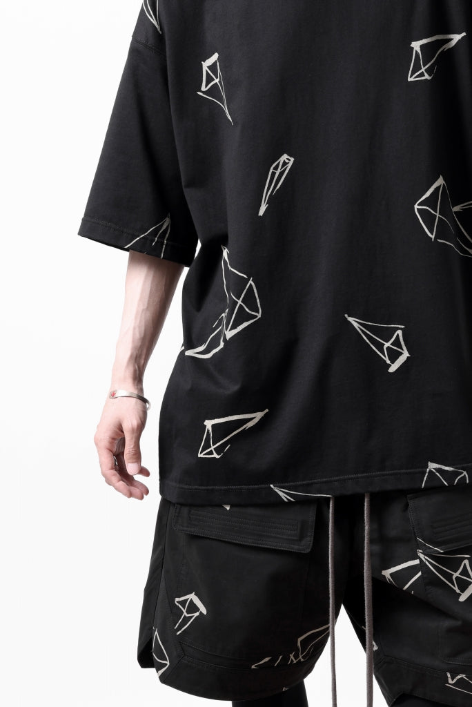 A.F ARTEFACT PYRA PATTERN PRINT THICK-COLLAR LOOSEY TEE