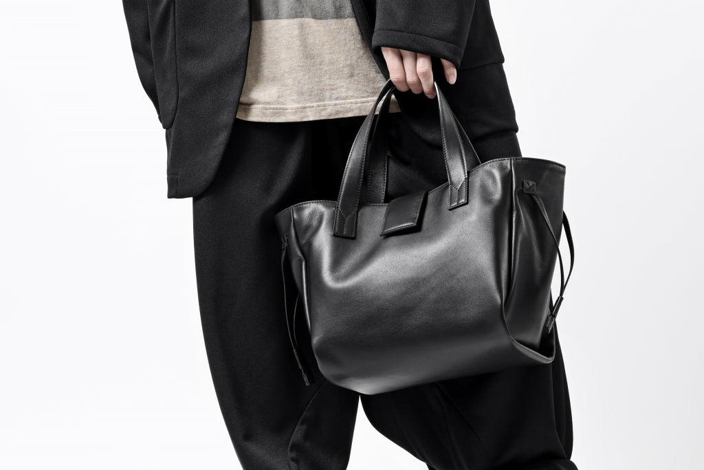 [ Bag ] discord Yohji Yamamoto Gusset Diaphragm Tote Bag (M) / Smooth Cow Leather Price / ￥121,000 - (in tax) Foreign Price / ≒ $937.00 or €870.95 Size / 2 (*M) H23cm x W30cm x D14cm Color / Black Material / Cow Leather  --     [ Bag ] discord Yohji Yamamoto Side Zip Tote Bag (S) / Soft Shrink Cow Leather Price / ￥69,300 - (in tax) Foreign Price / ≒ $528.00 or €493.95 Size / 2 (*S) H23cm x W28cm x D8cm Color / Black Material / Cow Leather  --  vital x DEFORMATER.® exclusive [SET-UP] TAILORED JACKET & WIDE TAPERED PANTS / GAUDI SMOOTH JERSEYvital x DEFORMATER.® exclusive [SET-UP] TAILORED JACKET & WIDE TAPERED PANTS / GAUDI SMOOTH JERSEY   [ Set-Up ]  vital x DEFORMATER.® exclusive [SET-UP] TAILORED JACKET & WIDE TAPERED PANTS / GAUDI SMOOTH JERSEY Price / ￥70,400 - (in tax) Foreign Price / ≒ $539.00 or €507,95 Size/ One Size (*Wearing ; One Size) Color / Black Material / PEs (GAUDI SMOOTH)  --  vital x DEFORMATER.® exclusive [SET-UP] TAILORED JACKET & WIDE TAPERED PANTS / GAUDI SMOOTH JERSEYvital x DEFORMATER.® exclusive [SET-UP] TAILORED JACKET & WIDE TAPERED PANTS / GAUDI SMOOTH JERSEY  [ Jacket ]  vital x DEFORMATER.® exclusive TAILORED JACKET / GAUDI SMOOTH JERSEY Price / ￥35,200 - (in tax) Foreign Price / ≒ $270.00 or €253,95 Size/ One Size (*Wearing ; One Size) Color / Black Material / PEs (GAUDI SMOOTH)  --  vital x DEFORMATER.® exclusive [SET-UP] TAILORED JACKET & WIDE TAPERED PANTS / GAUDI SMOOTH JERSEYvital x DEFORMATER.® exclusive [SET-UP] TAILORED JACKET & WIDE TAPERED PANTS / GAUDI SMOOTH JERSEY  [ Pants ] vital x DEFORMATER.® exclusive TAILOR WIDE TAPERED PANTS / GAUDI SMOOTH JERSEY Price / ￥38,500 - (in tax) Foreign Price / ≒ $295.00 or €277,95 Size/ One Size (*Wearing ; One Size) Color / Black Material / PEs (GAUDI SMOOTH)