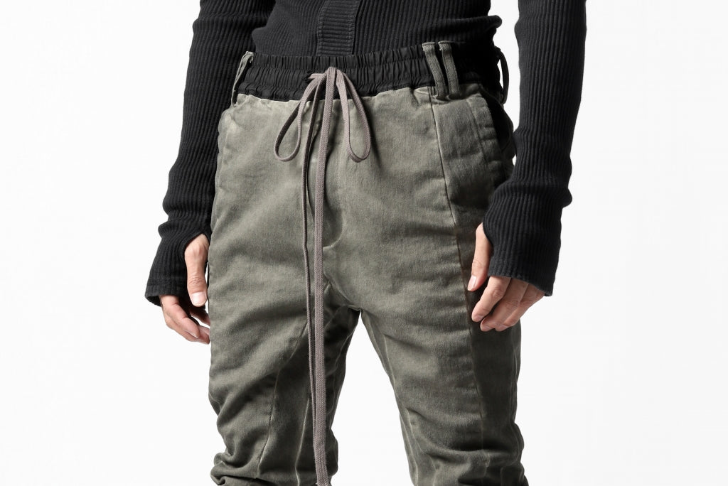 A.F ARTEFACT ANATOMICAL FITTED LONG PANTS