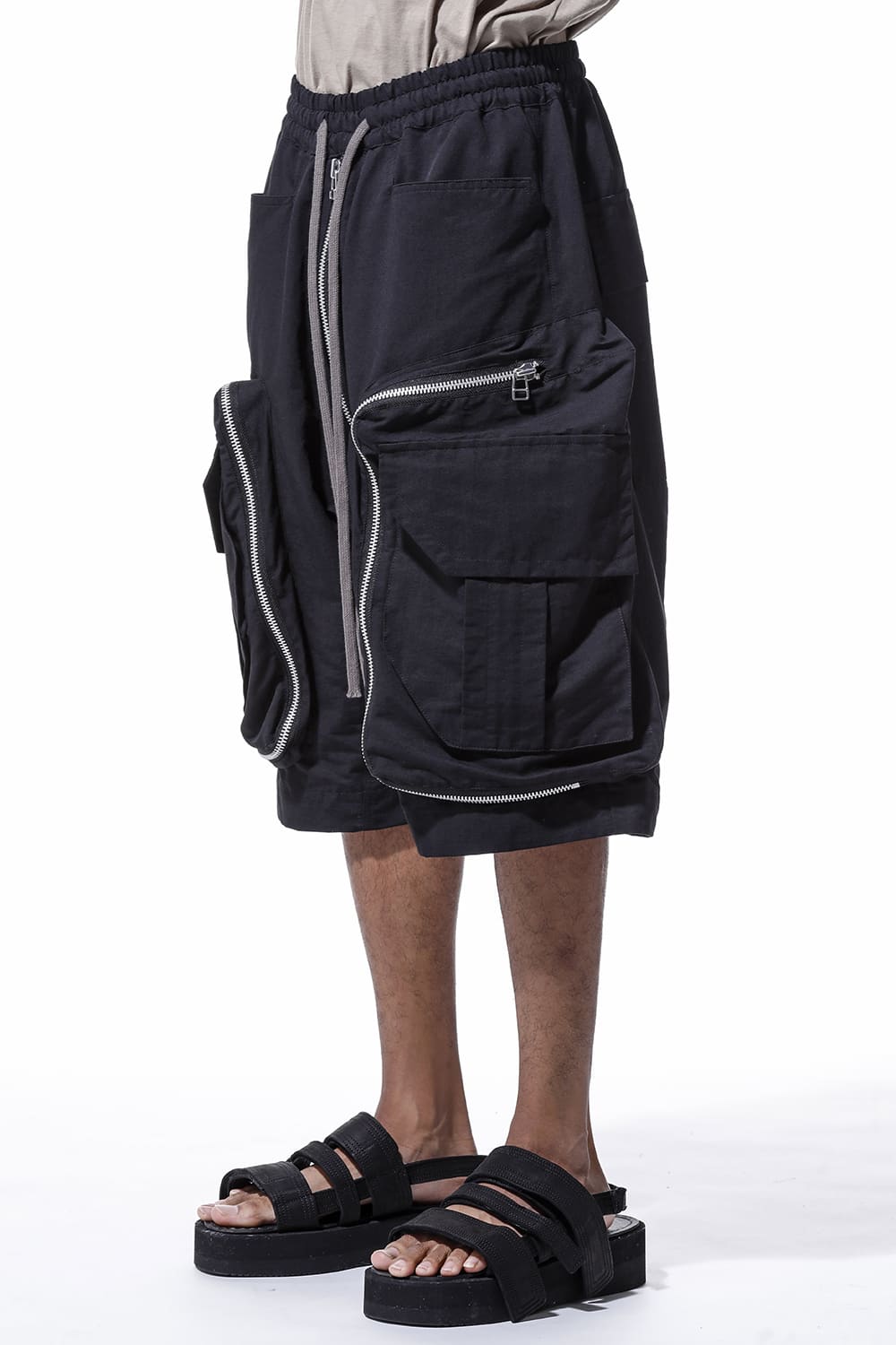 A.F ARTEFACT RADICAL-ZIP MILITARY SARROUEL SHORTS