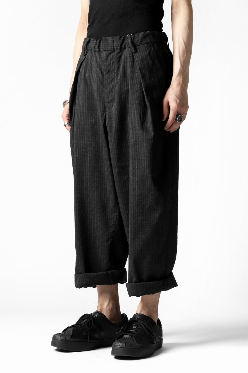 COLINA W-TUCK PANTS / WASHABLE WOOL TROPICAL (STRIPE)の商品ページ