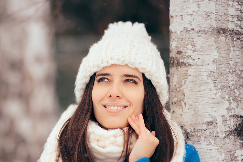 woman using sunscreen in winter