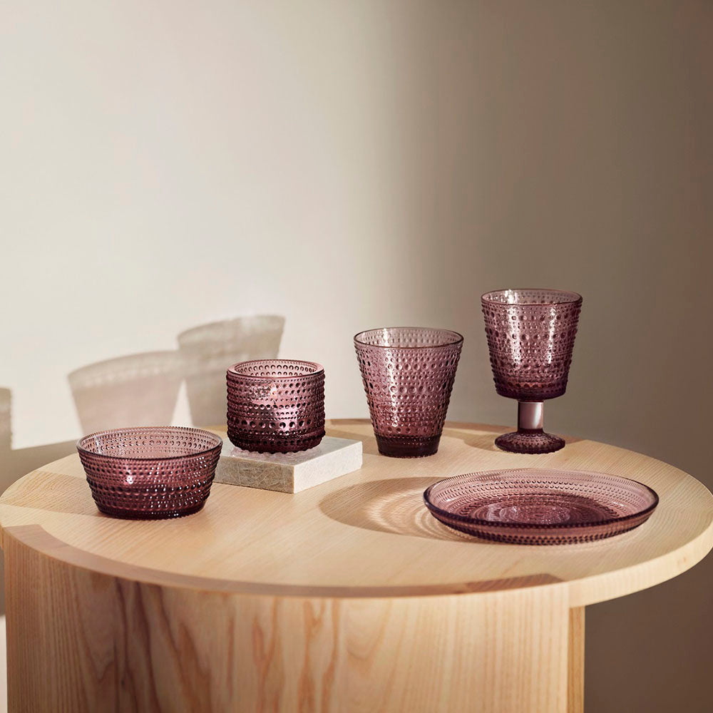 Iittala_2023_Kastehelmi_calluna_group_01_mini (1).jpg__PID:161f360e-2096-4d77-94cd-c25f654af2a4