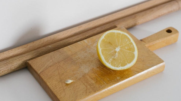 cleaning a microwave with lemon