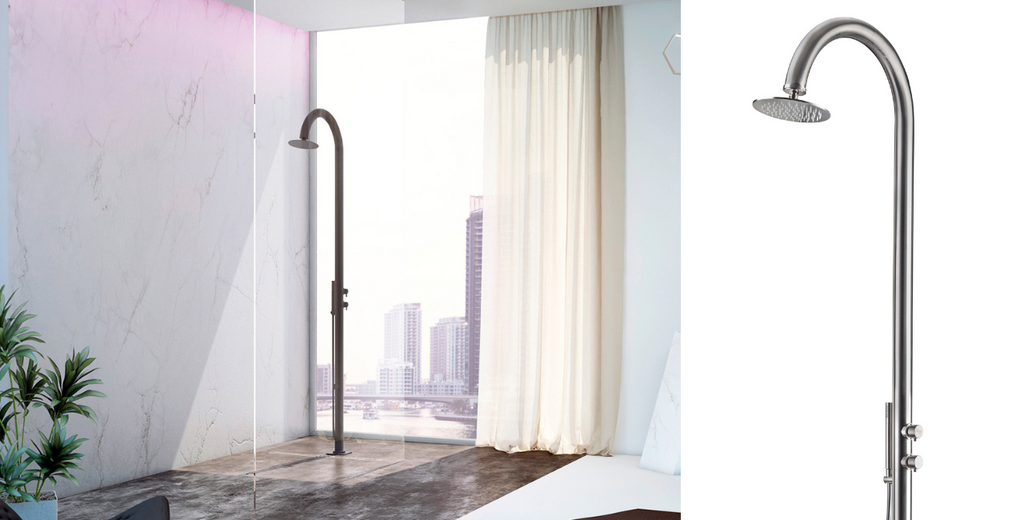 Regadera moderna estilo clásico modelo Cometa de la marca AMA Luxury Showers, hecha de acero inoxidable de grado marino, apta para interiores y exteriores.