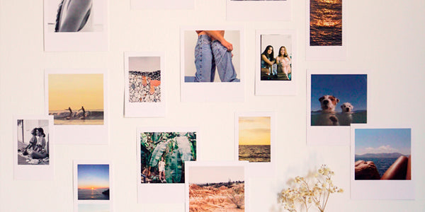 fotos polaroid a modo de collage en la pared