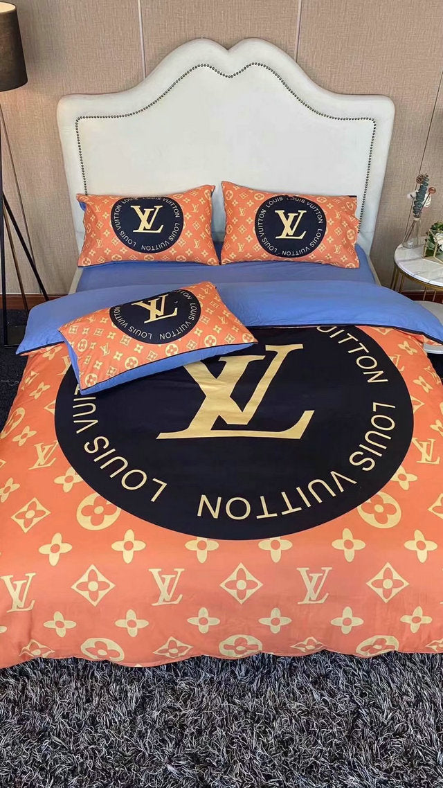 Golden Logo in Black Circle Louis Vuitton bed set