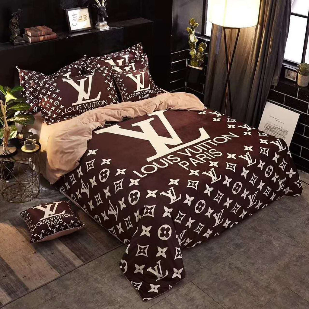 Paris Logo in Maroon Background Louis Vuitton bed set