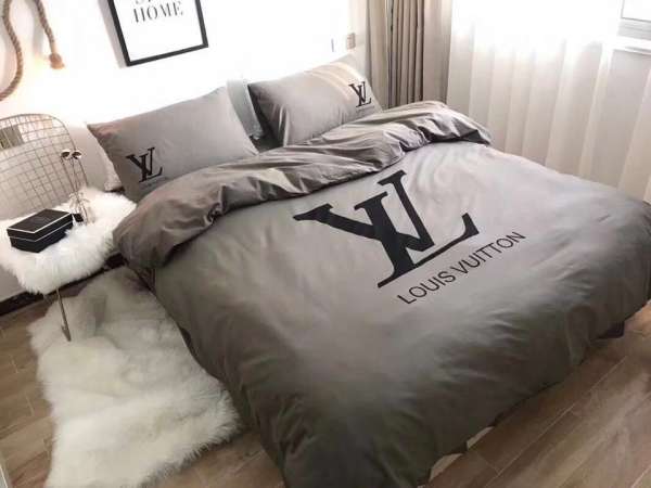 Logo in Grey Louis Vuitton bed set