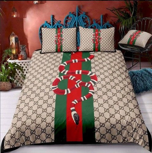 Snake in Monogram Background Gucci bed set