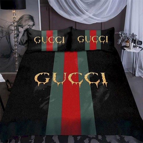 Golden Logo with Vintage Web in Black Background Gucci bed set