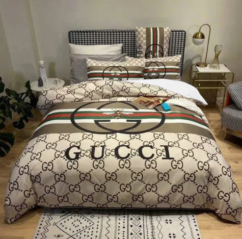 Bee Big Logo In Monogram Background Gucci bed set