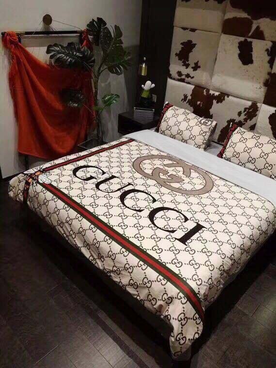 Beige Big Logo in Monogram Gucci bed set