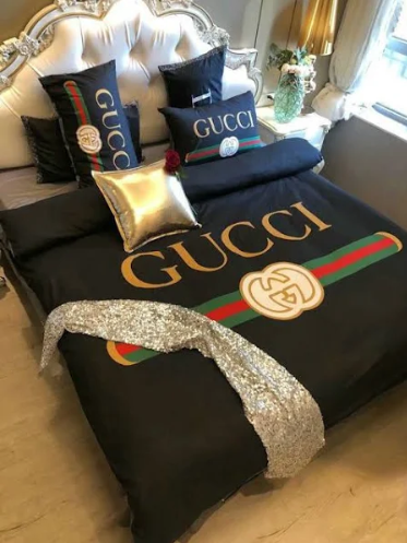 Signature Logo in Black Background Gucci bed set