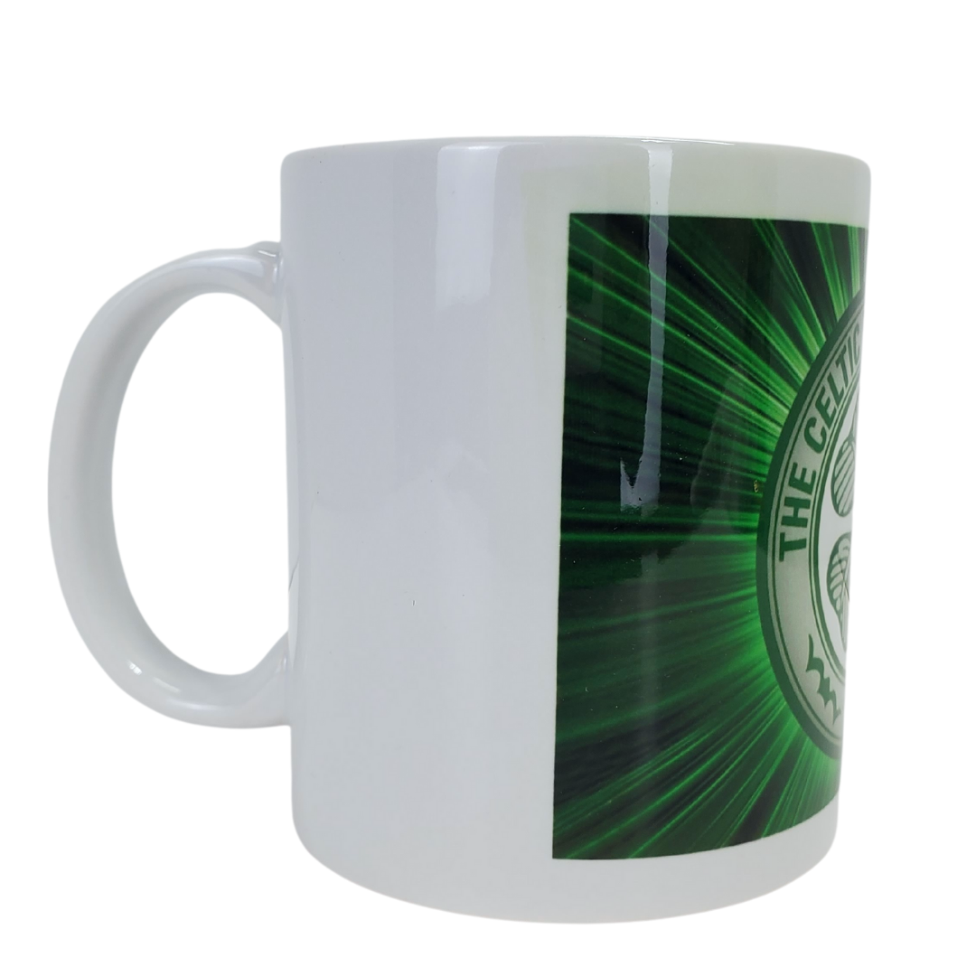 This mug has the Celtic logo printed on a white base. This is the ideal gift for anyone who loves the Celtic Football Club! Have a cup of your favourite brew the next time you are cheering on the Cletics on TV with this Celtic Football Club coffee mug.