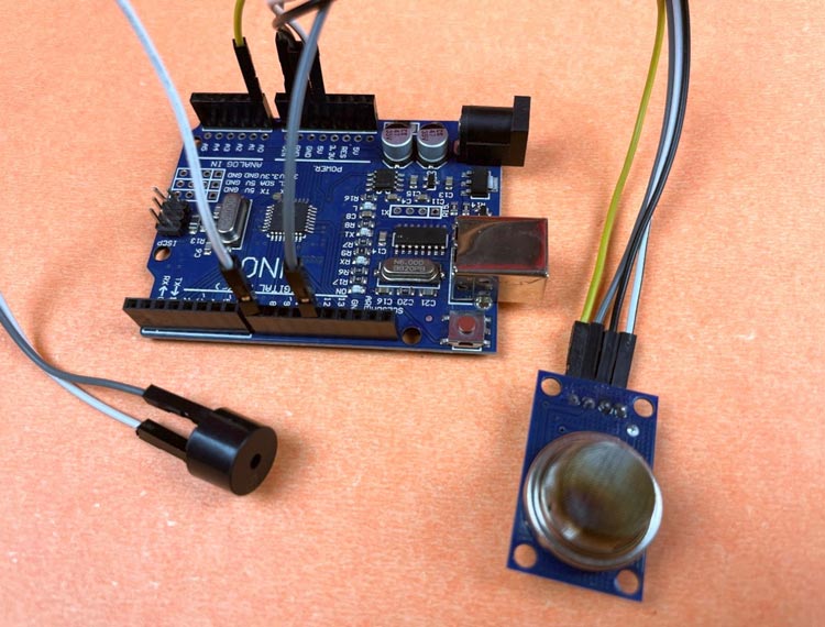 Interfacing MQ4 Gas Sensor with Arduino Circuit