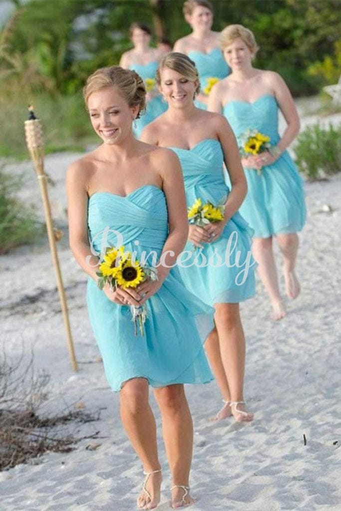 How to Choose Bridesmaid Dresses for Beach Wedding (5 Tips!)