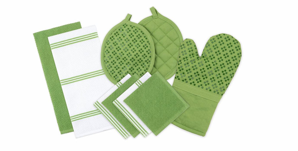 This 9 piece kitchen and towel set, available in a variety of colors like green is great for the wedding registry | The Bride's Ultimate Guide to Creating the Perfect Wedding Registry | Kennedy Blue