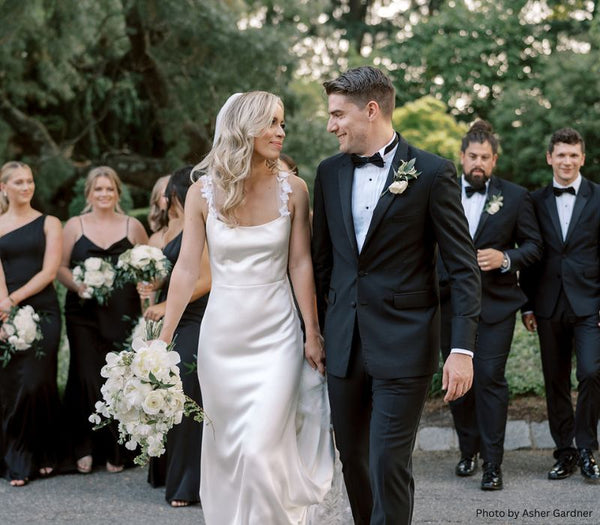 Kennedy Blue Bride and Groom with their Bridal Party