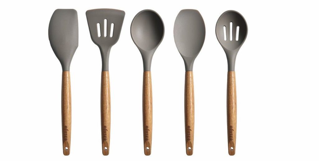 Add this 5 piece cooking utensil set with Natural Acacia Hard Wood Handle to your wedding registry  | The Bride's Ultimate Guide to Creating the Perfect Wedding Registry | Kennedy Blue