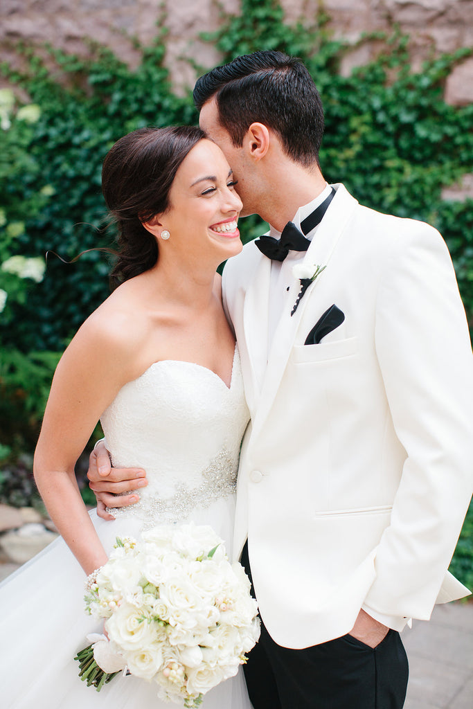 Such a classic wedding picture! | A Timeless and Traditional Mansion Wedding
