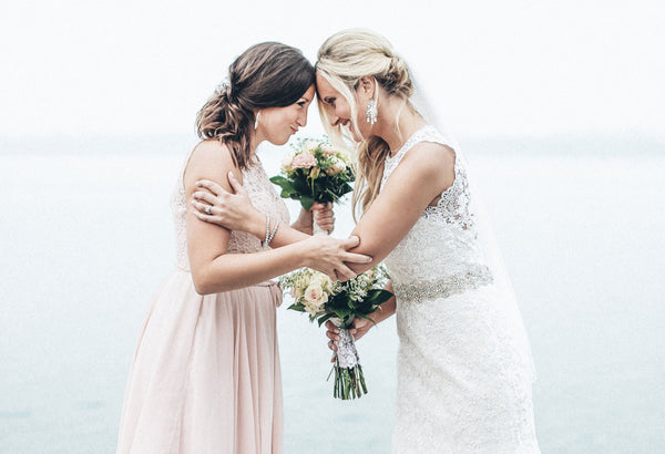 10 Ideas to Make Your Maid of Honor Stand Out
