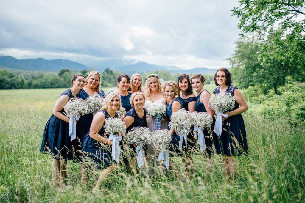 The bride with all of her bridesmaids! | A Charming Tennessee Wedding | Kennedy Blue 