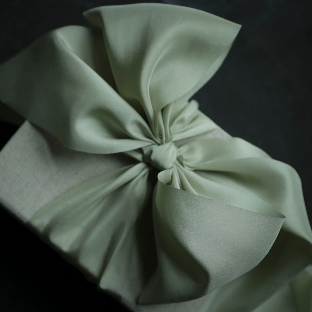 HUIHUANG Spring Moss Green Crinkle Silk Ribbon 100% Silk Chiffon Ribbon  1-1/2 inch x 5 Yards Sage Green Wedding Ribbon for Bridal Bouquet Gift