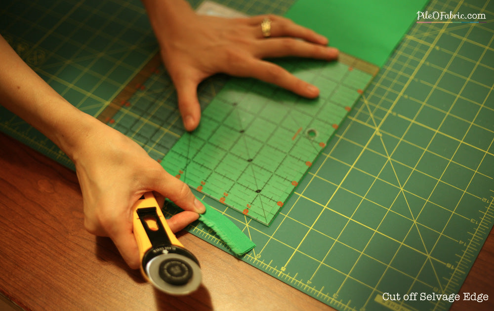 How to cut fabric with a Rotary Cutter - Rotary Cutters for Beginners -  Quilting for Beginners! 
