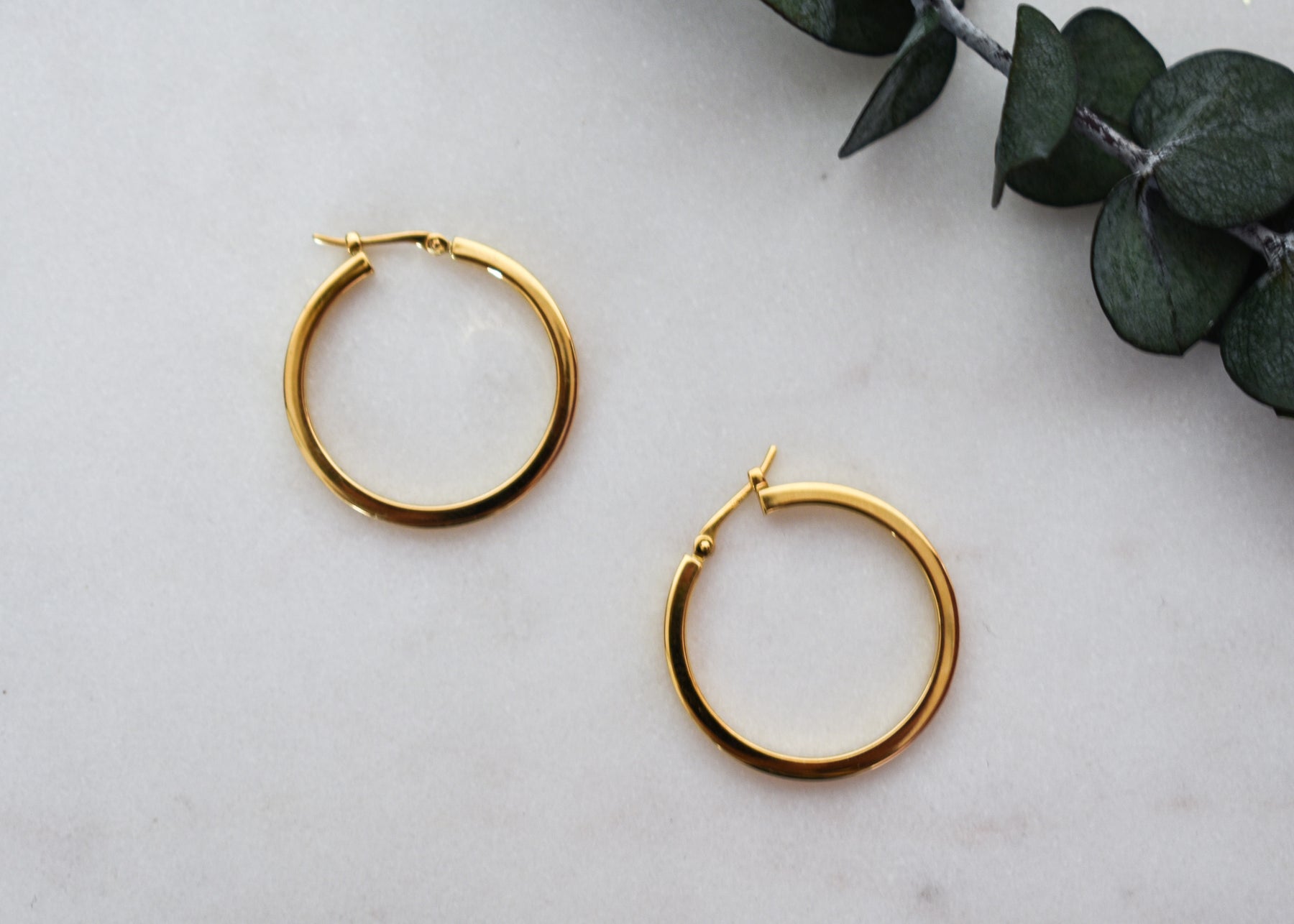Classic Square Tube Yellow Gold Hoop Earrings 25mm – Belliston Jewelry