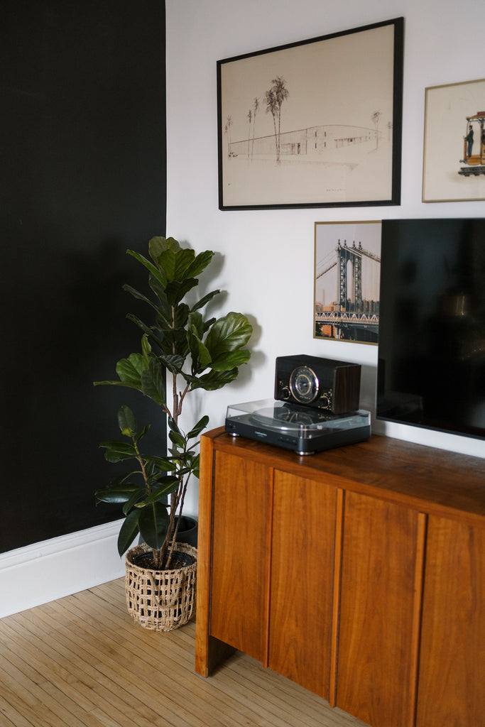 record player and speaker corner in livingroom