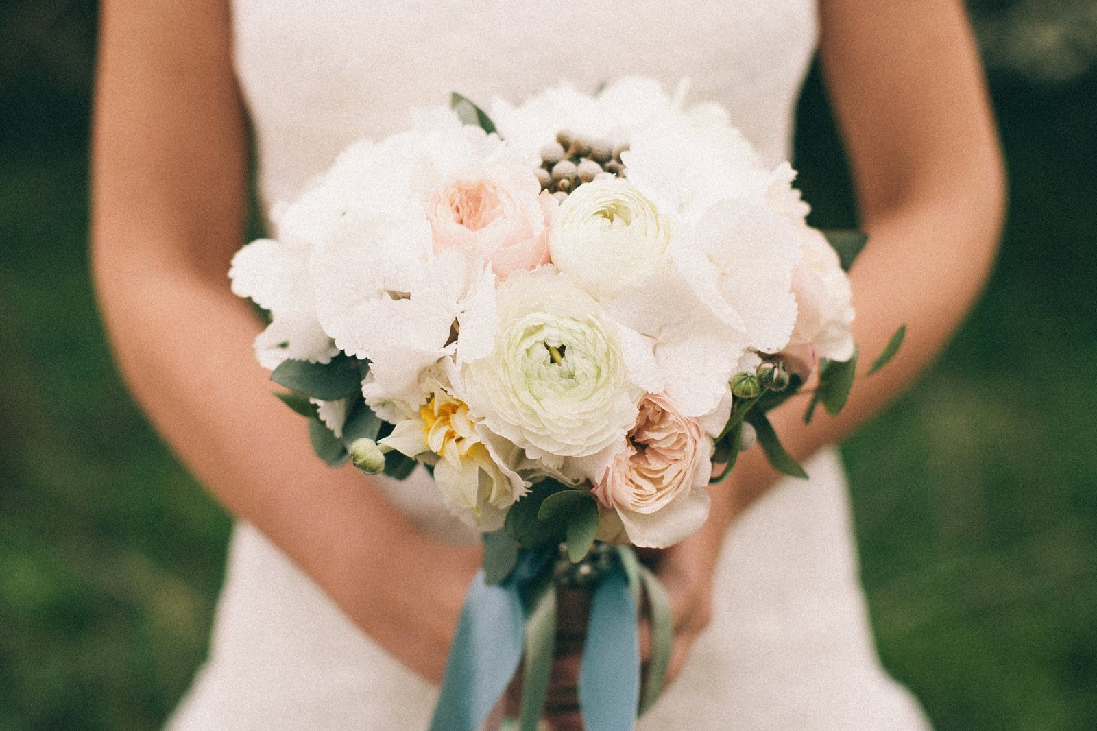 How To Choose Seasonal Blooms For Your Wedding Flowers Save On Crafts