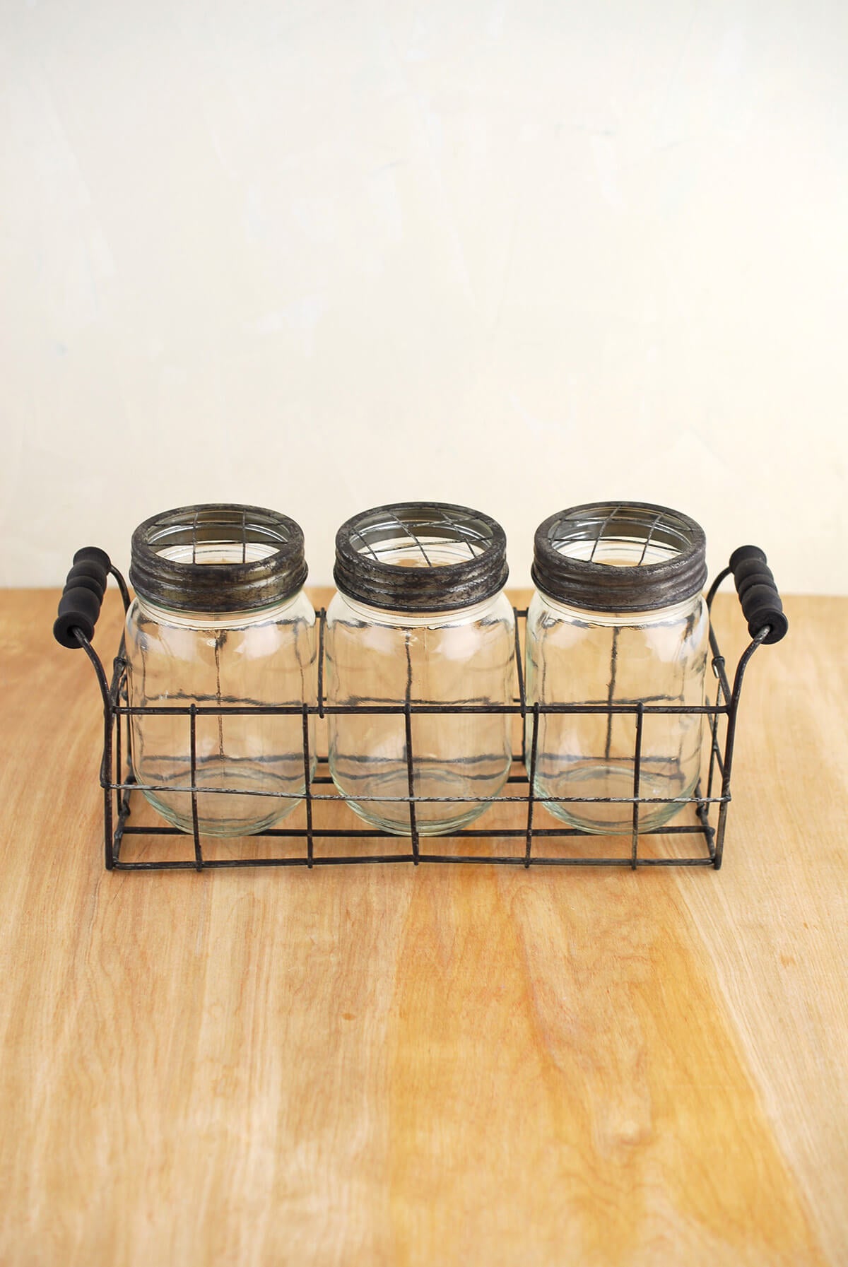 wire baskets with lids