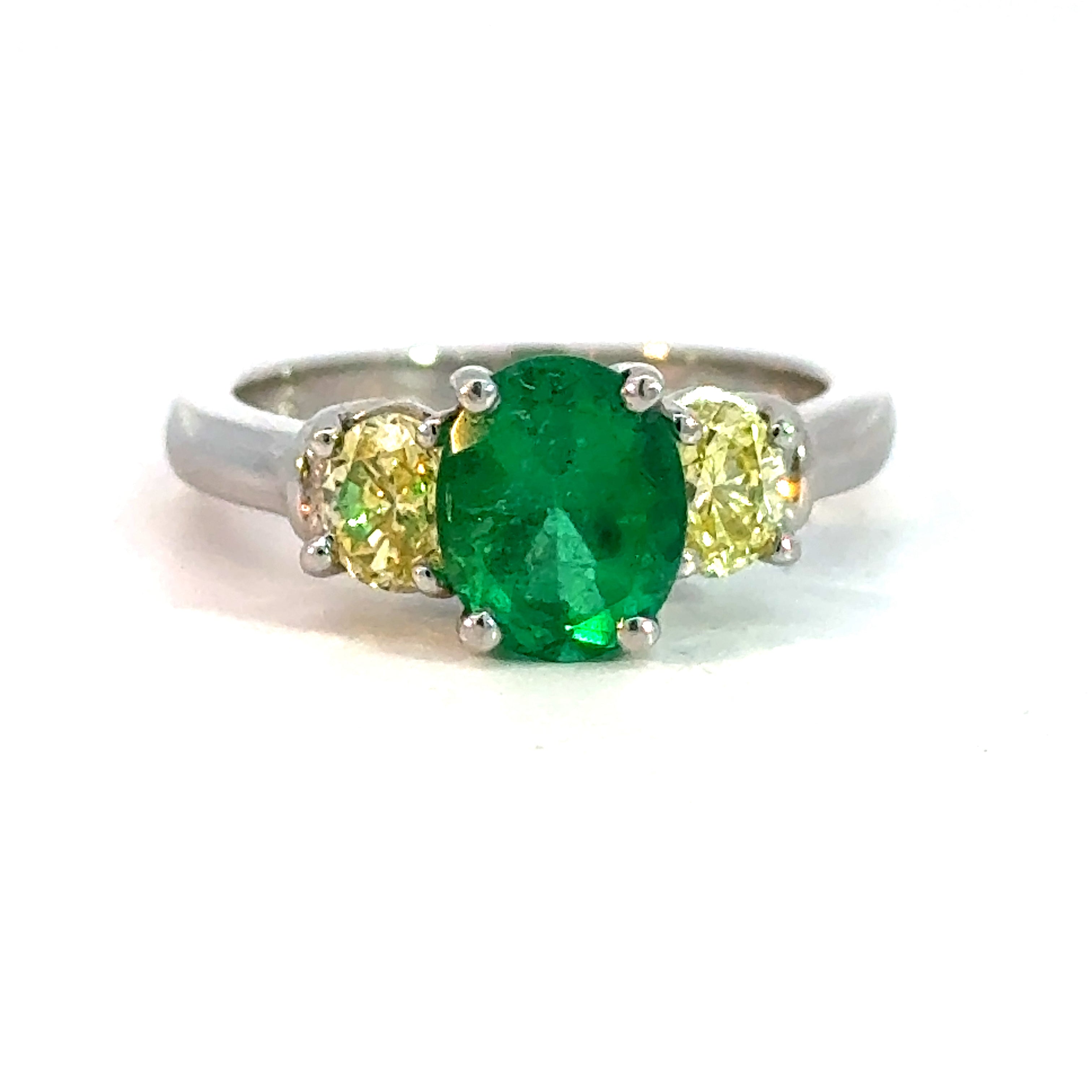 Estate Ring, 1 Oval Diamond 0.39 ct  FY VS2, 1 Oval Diamond 0.39 ct  FY VS2,1 Emerald Oval 1.41 ct  Fine Platinum 7.10g