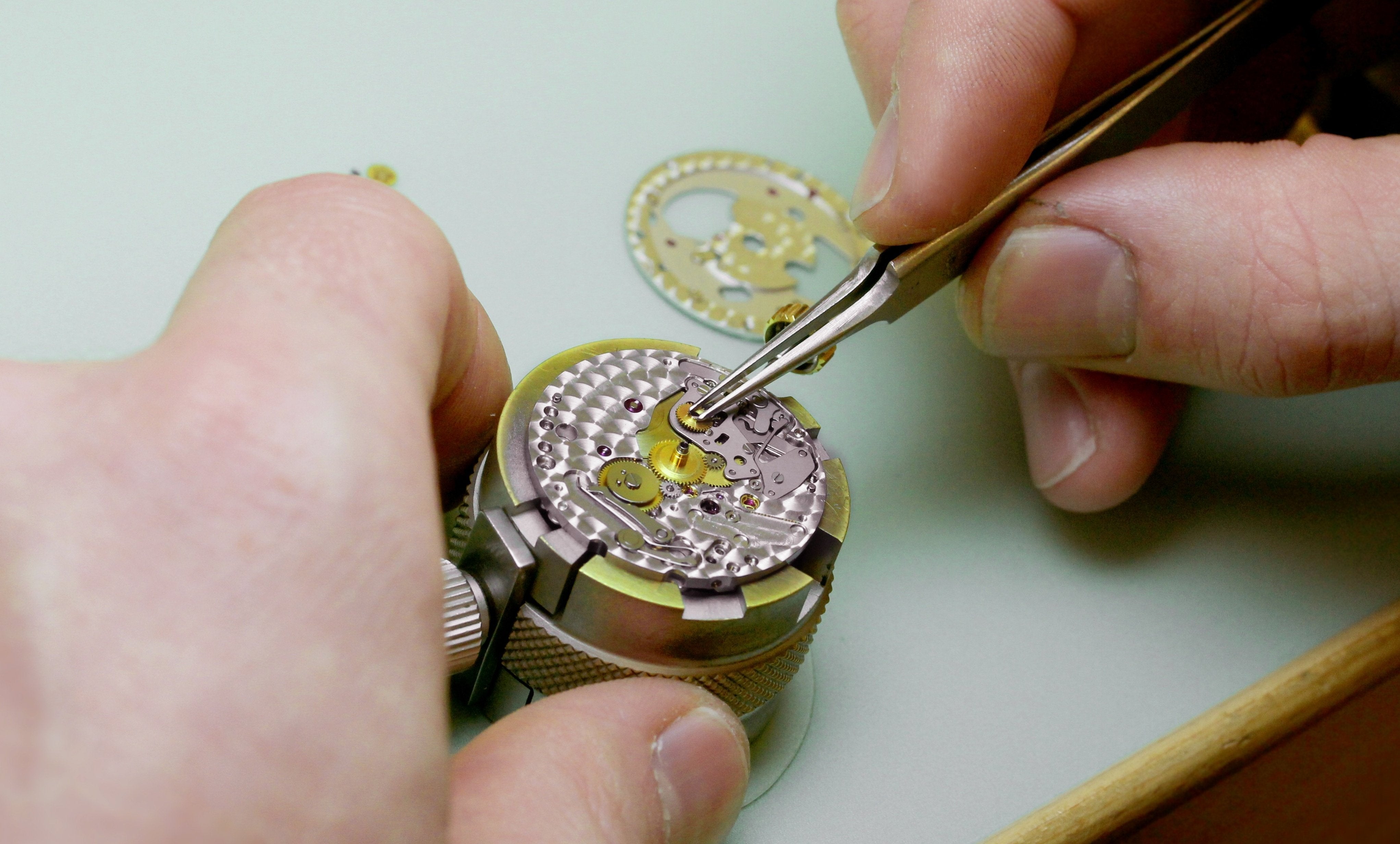 What Does A Watch Battery Repair Cost? – Long's Jewelers