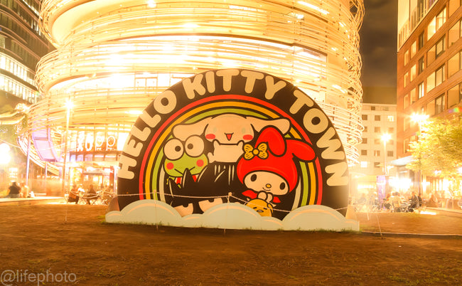 Hello Kitty and Friends blow up in Darling Square, Sydney