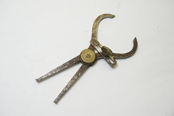 VERY EARLY 5 1/2" STEEL AND BRASS DOUBLE CALIPER - CA. 1790?