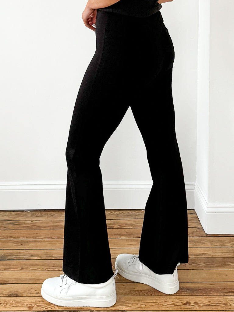 SPANX - Booty Boost Flare Yoga Pant- Very Black