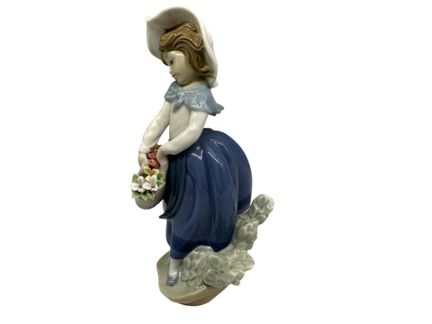 Retired Lladro VALENCIAN LADY, Valencianita El La Ofrenda,Hand Made, Hand  Painted Porcelain Figurine Made In Spain. 9.5 inch