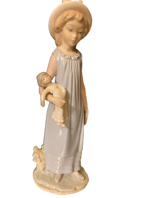 LLADRO GIRL WITH DOLL 1969-85 PORCELAIN FIGURINE 1083G