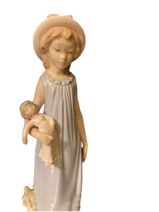 LLADRO GIRL WITH DOLL 1969-85 PORCELAIN FIGURINE 1083G