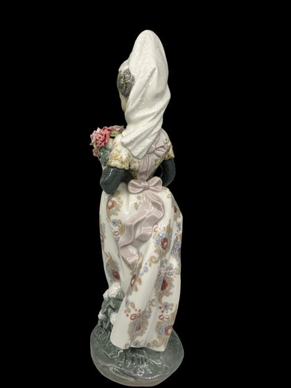 Retired Lladro VALENCIAN LADY, Valencianita El La Ofrenda,Hand Made, Hand  Painted Porcelain Figurine Made In Spain. 9.5 inch