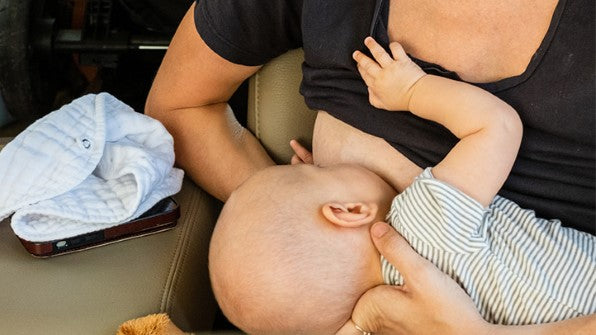 breastfeeding-positions-cross-hold-position-alt-722x406