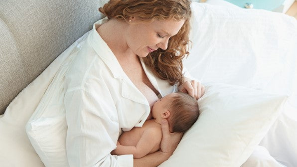 breastfeeding-positions-football-2020-722x406