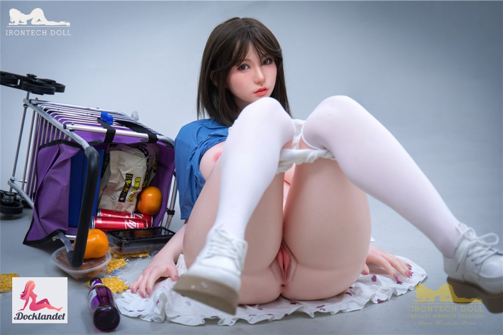 Yumo (suki) 164 cm e-cup Asian sex doll made of silicone from Irontech Doll. Naked with open vagina.