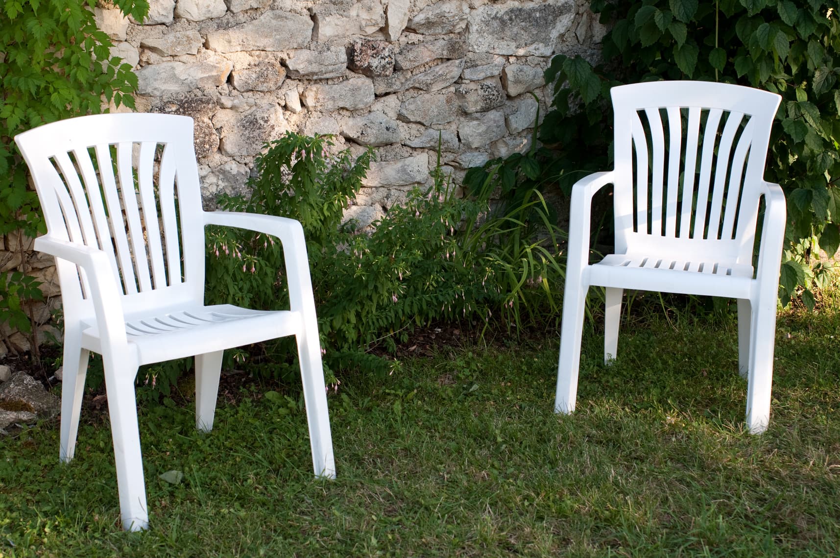 White cheap plastic outdoor chairs