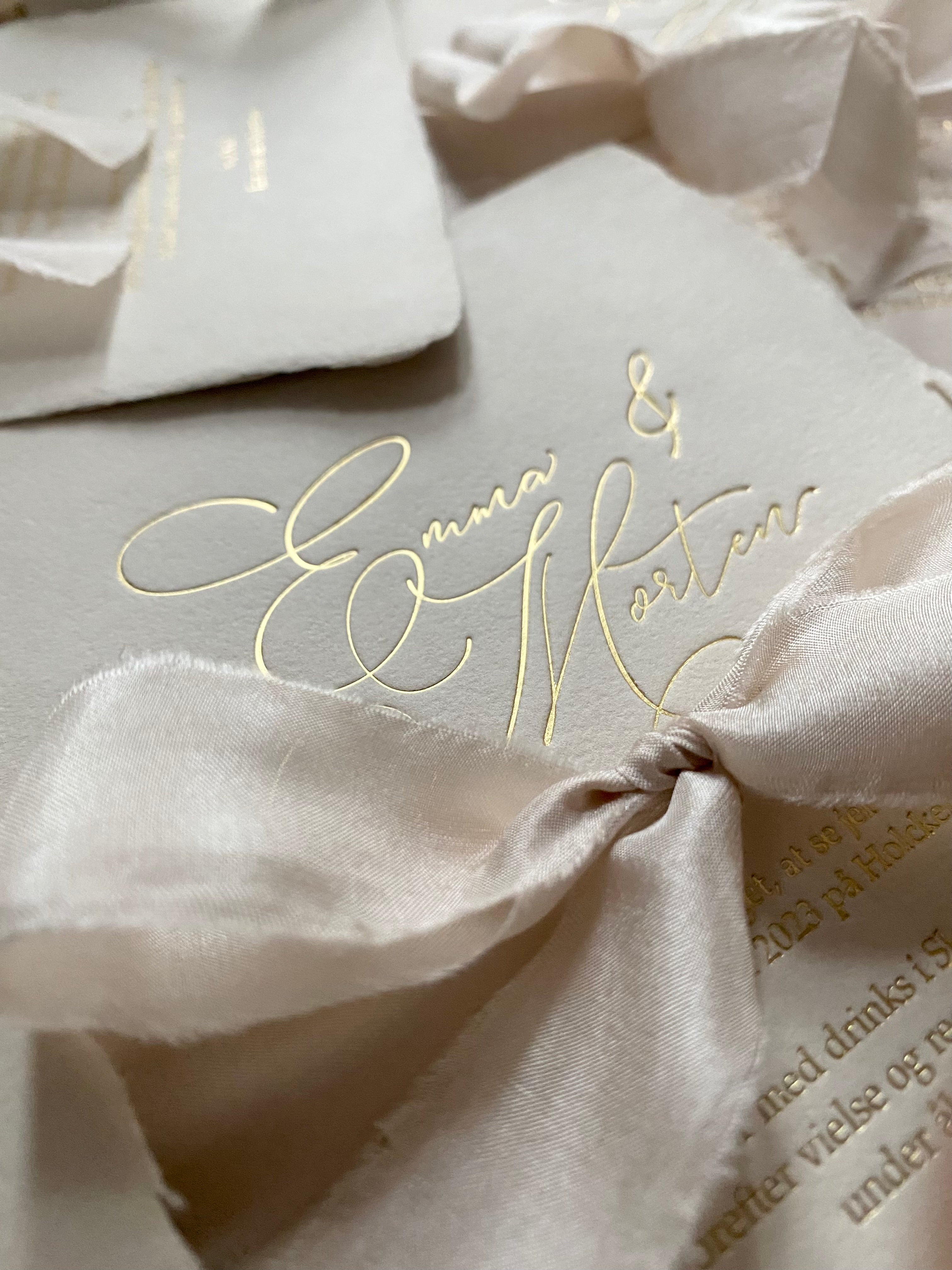 Discover the beauty of hot foil printing on handmade paper for your wedding stationery. Expert tips and inspiring examples await!