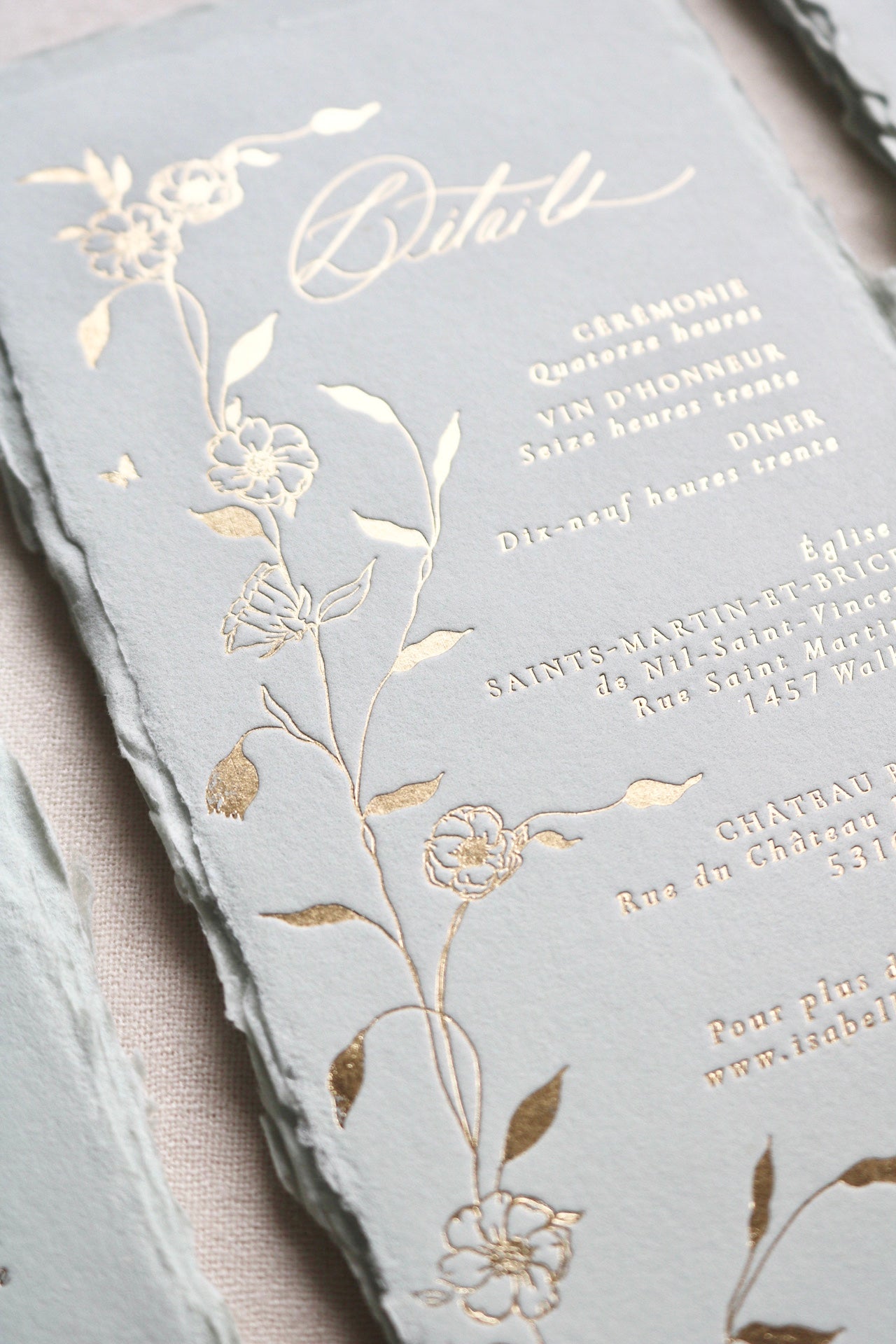 Transform your wedding stationery with hot foil printing on handmade paper. Explore expert advice and captivating designs now!