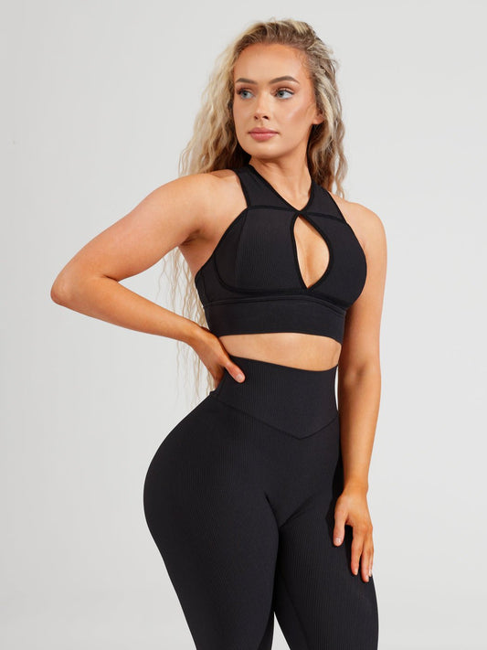 RESTOCKED!!!!!!!! Available:Black Thick Material Leggings Price:$65.00  Size:1XL,2XL,3XL,4XL #loverockandflauntthemcurves👗 @curvyfas